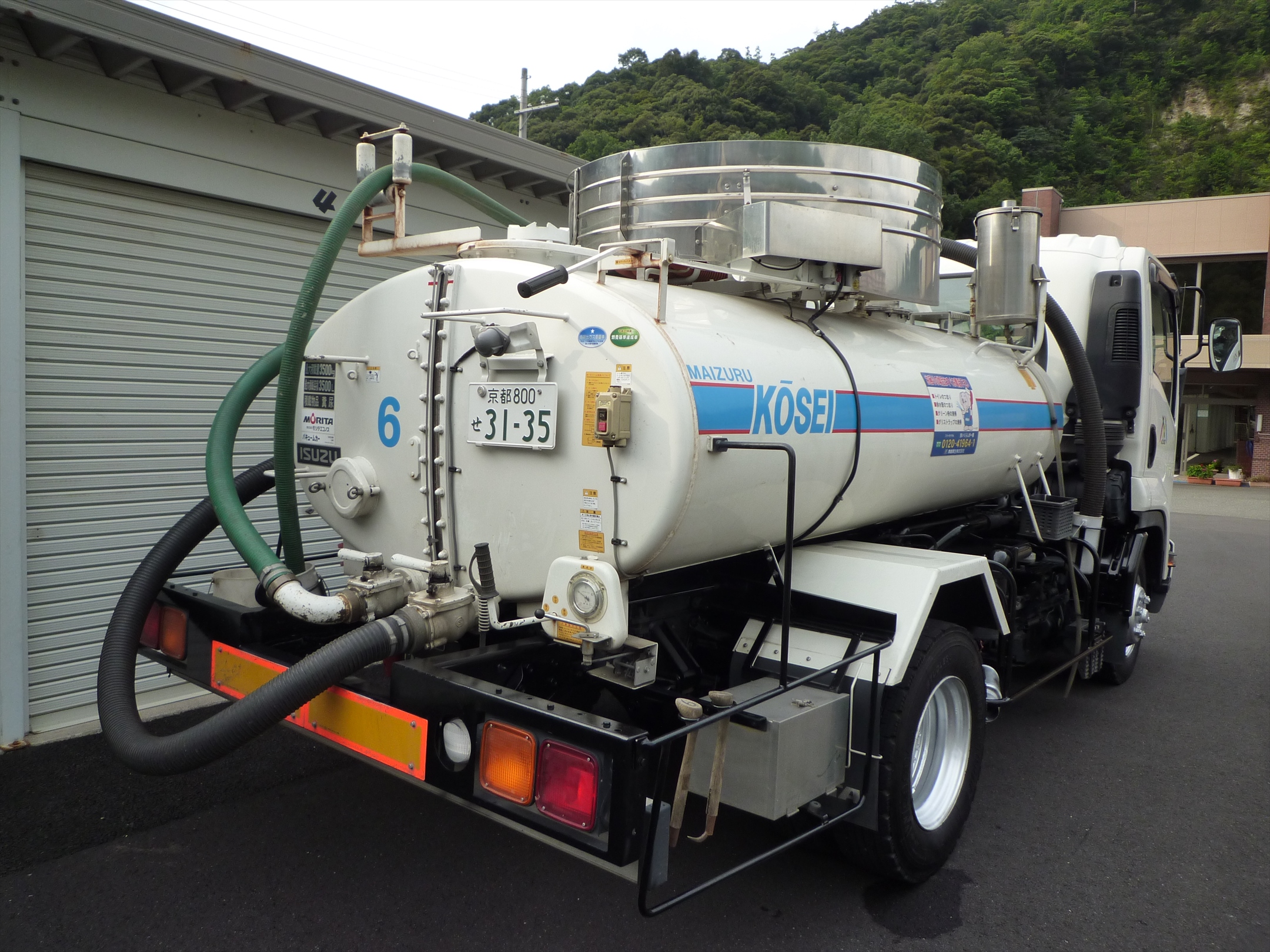 し尿収集バキュームカー